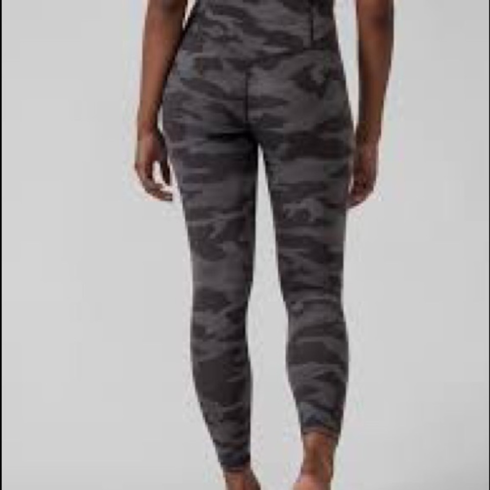 Athleta ultra high rise elation camo 7/8 tight size medium